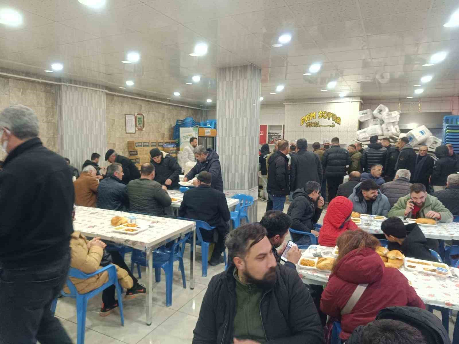 Yemek şirketinden ücretsiz iftar yemeği