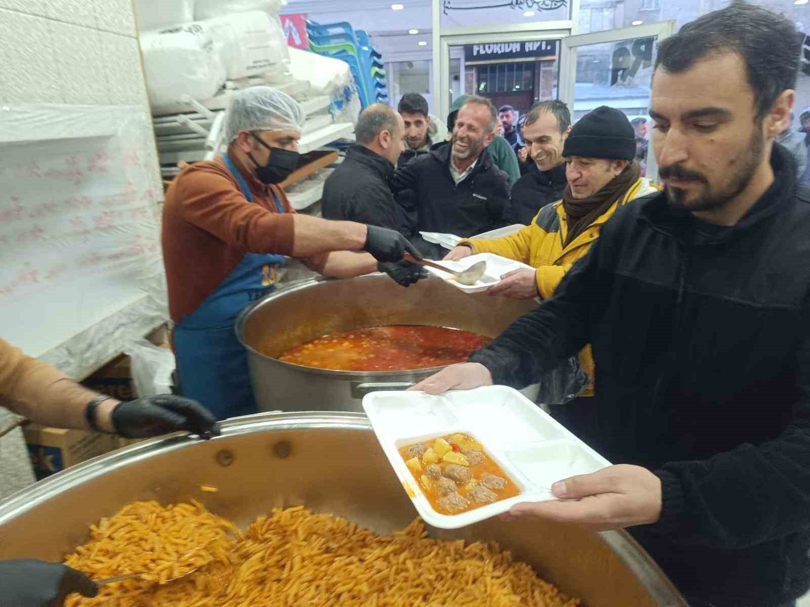 Yemek şirketinden ücretsiz iftar yemeği