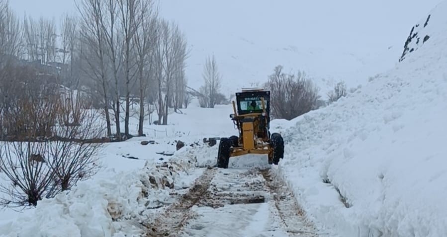 Van’da 129 yerleşim yerinin yolu ulaşıma kapandı