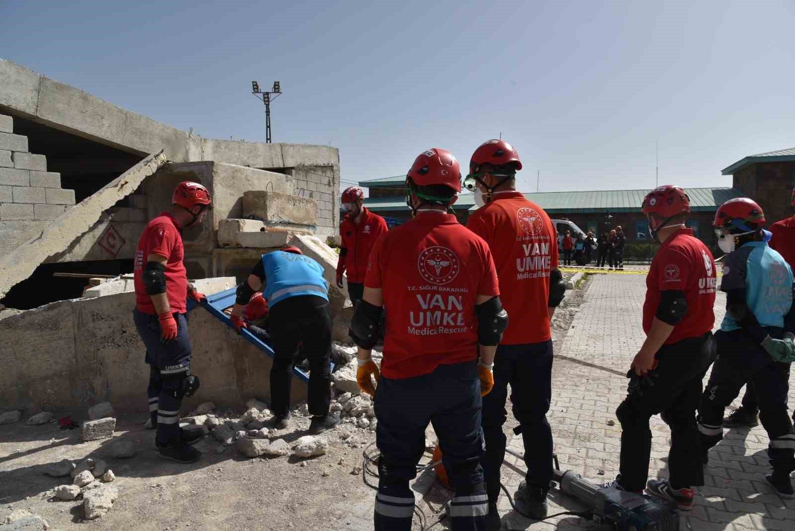 Van’da 48 UMKE personeline ’arama kurtarma’ eğitimi verildi