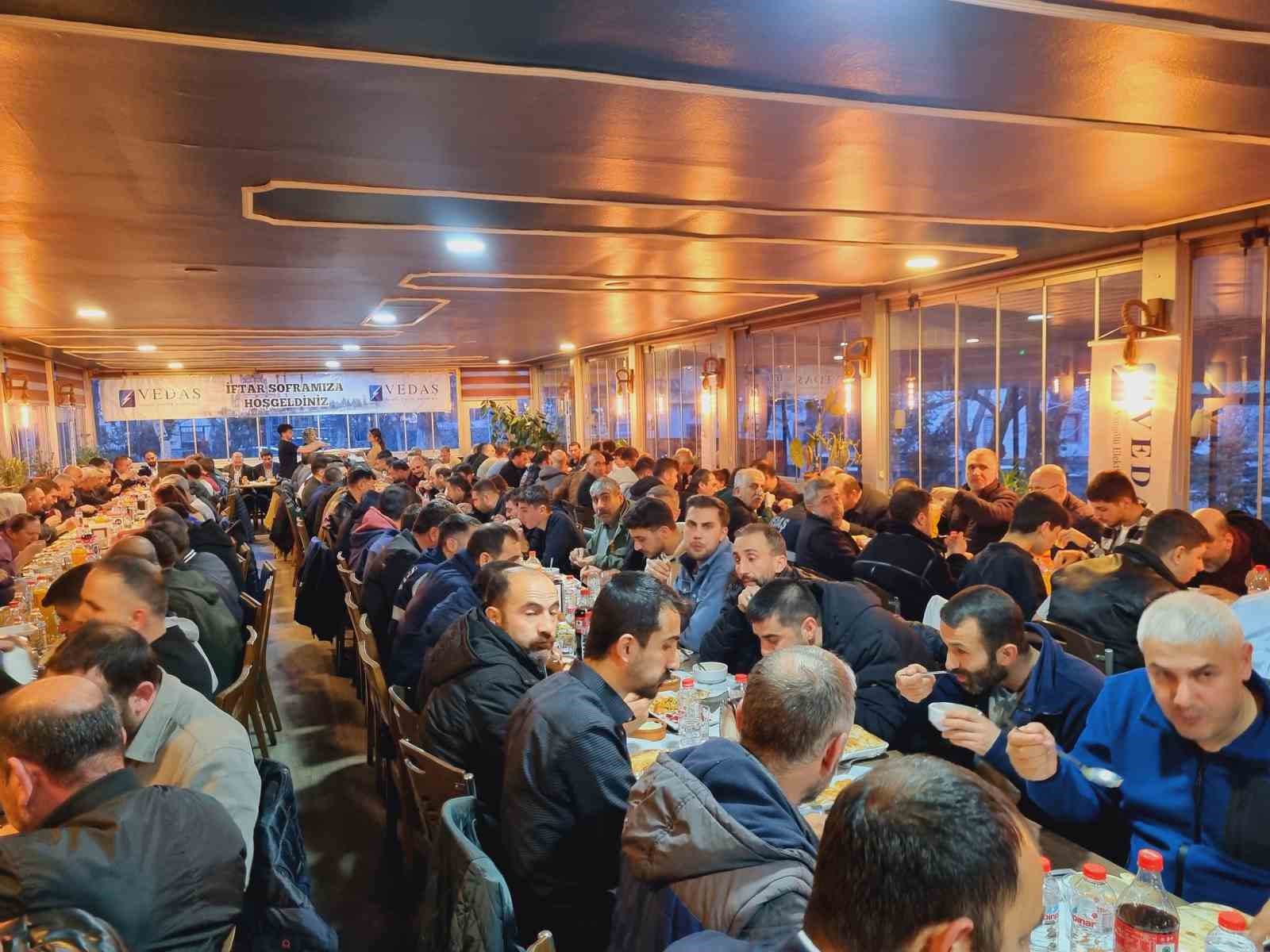 VEDAŞ çalışanları iftarda bir araya geldi