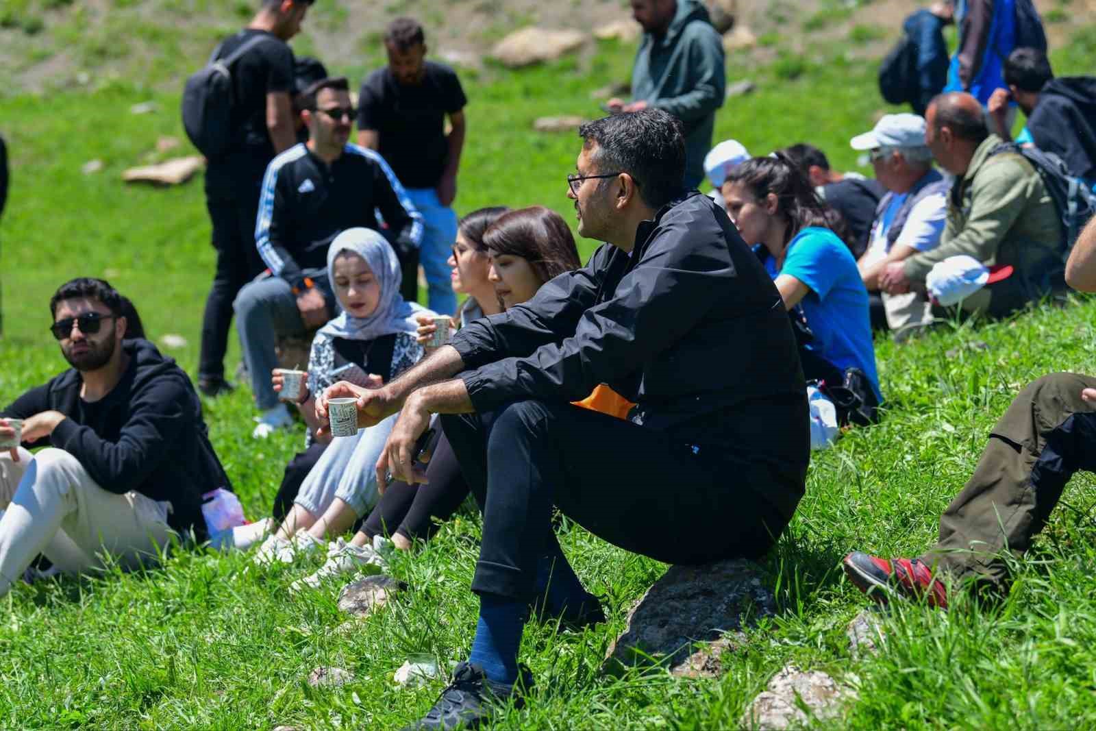 Vali Ali Çelik 19 Mayıs yürüyüşüne katıldı