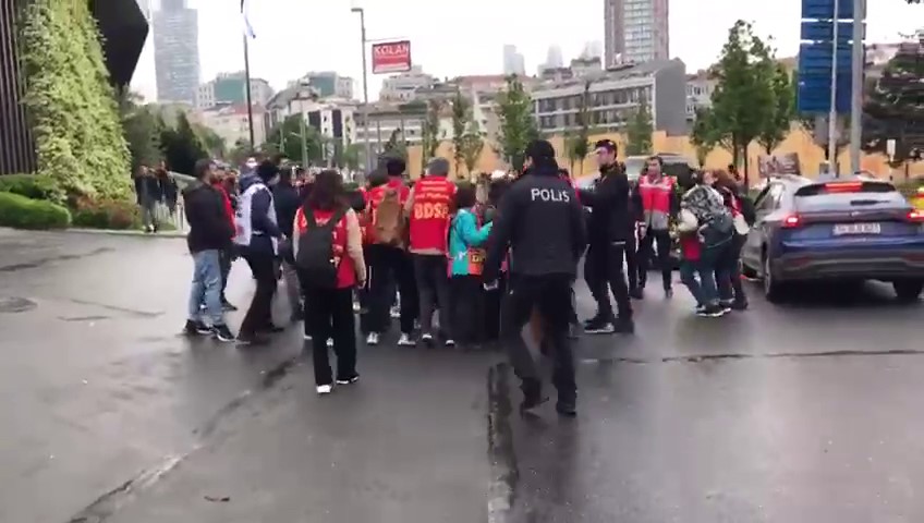 Taksim’e çıkmak isteyen gruplara polis müdahalesi