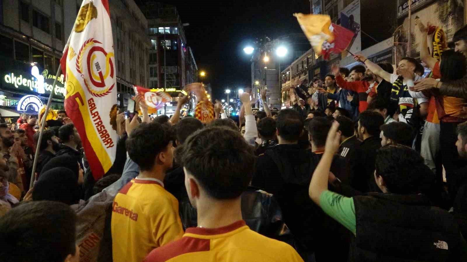 Van’da Galatasaray’ın şampiyonluk sevinci