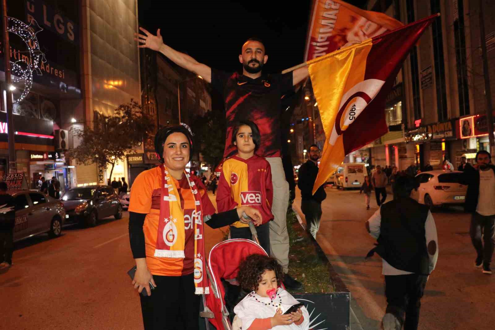 Van’da Galatasaray’ın şampiyonluk sevinci