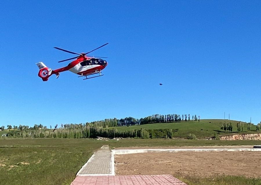 Erciş’te ayağı kırılan vatandaş için ambulans helikopter havalandı