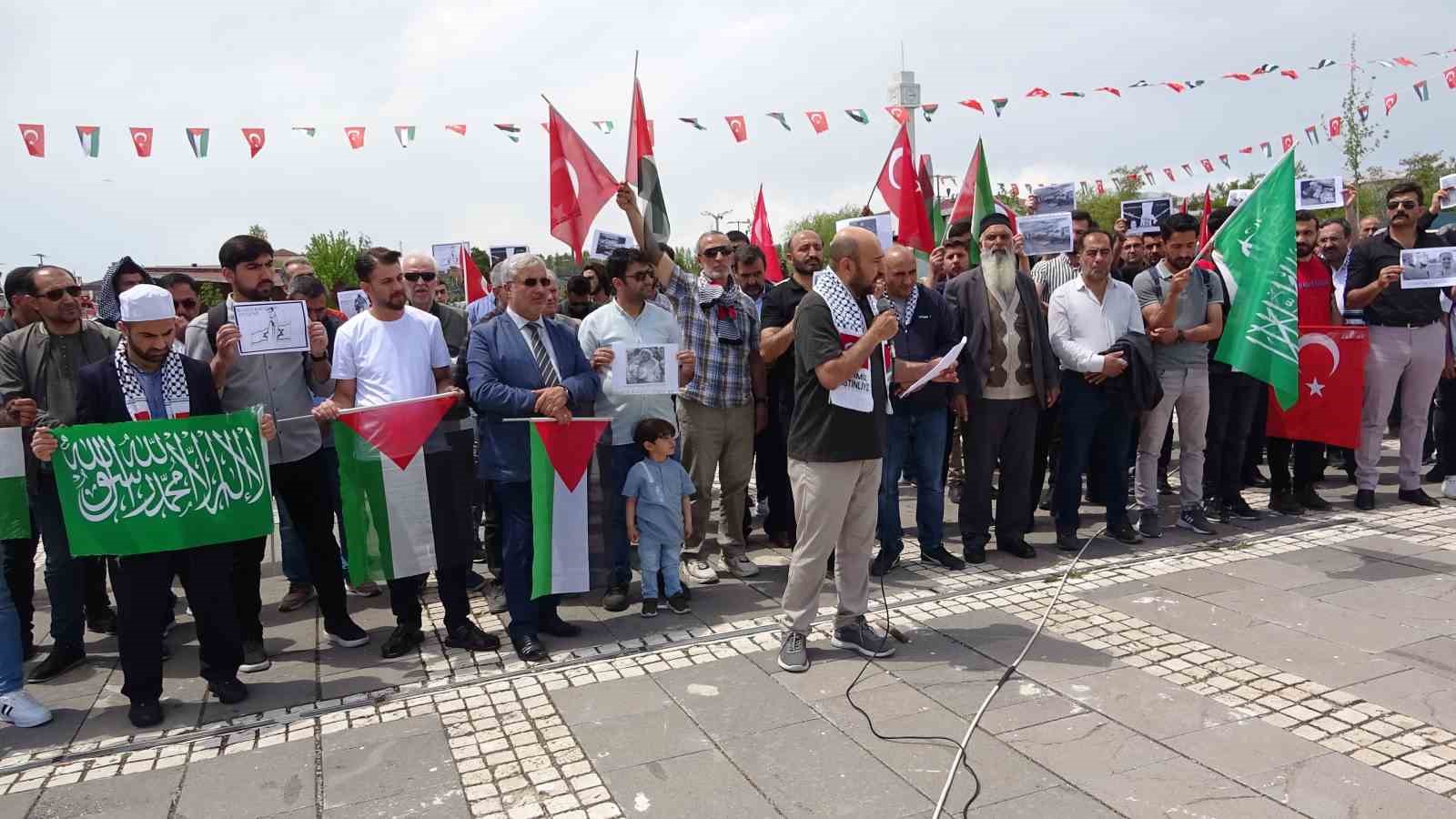 Van YYÜ’de akademisyen ve öğrencilerden Filistin için ‘sessiz’ yürüyüş