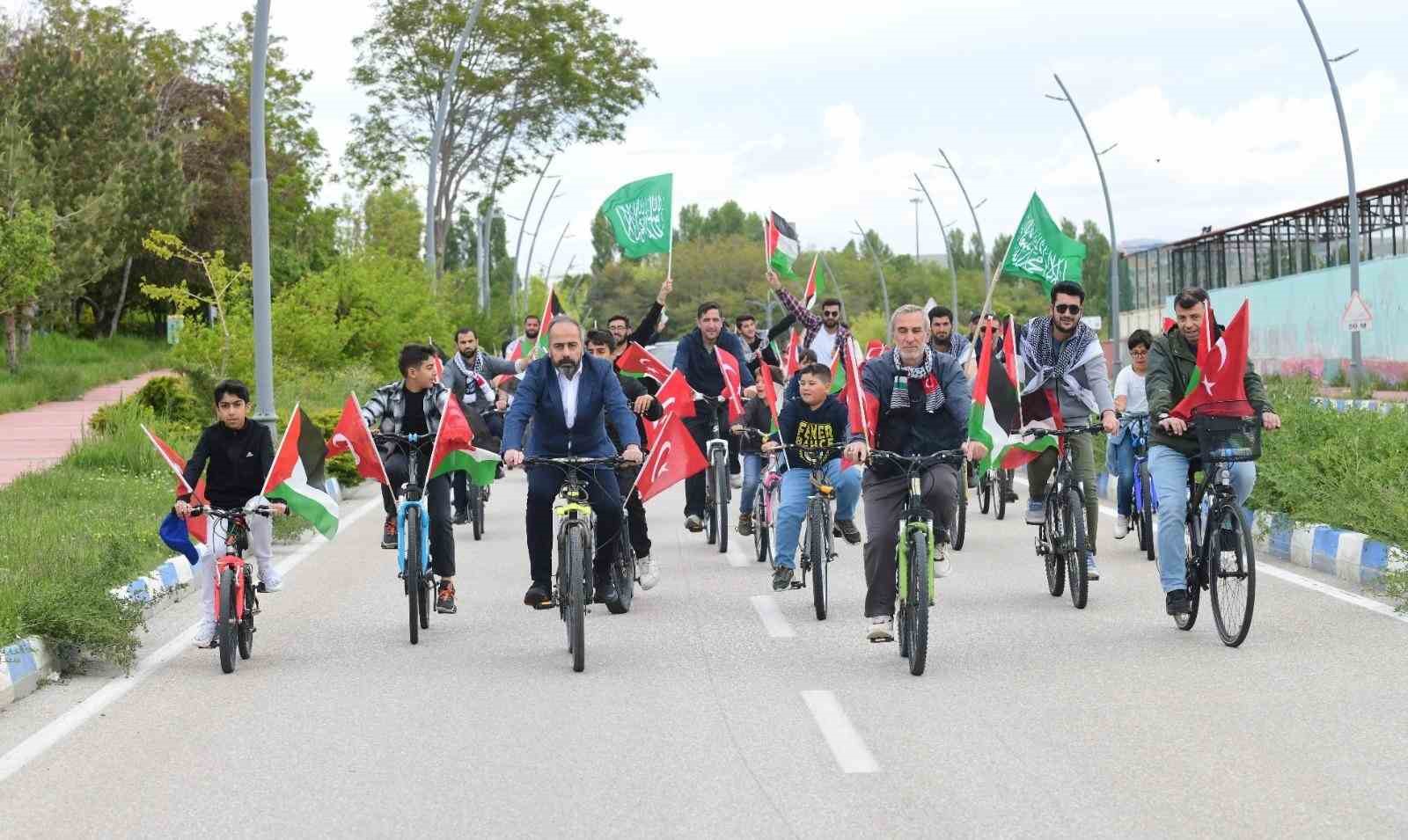 Van YYÜ öğrencileri Gazze’ye destek protestolarını sürdürüyor