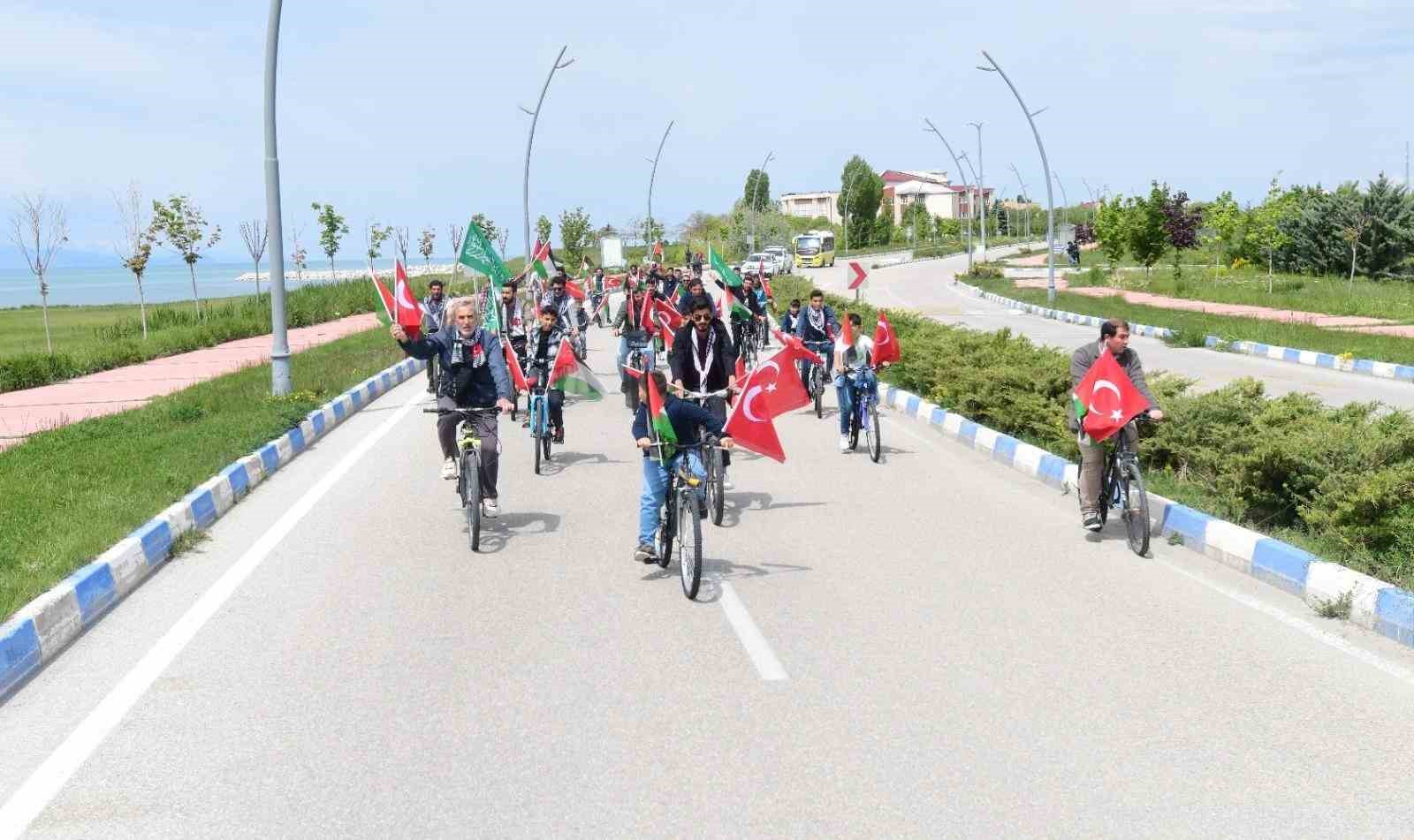 Van YYÜ öğrencileri Gazze’ye destek protestolarını sürdürüyor