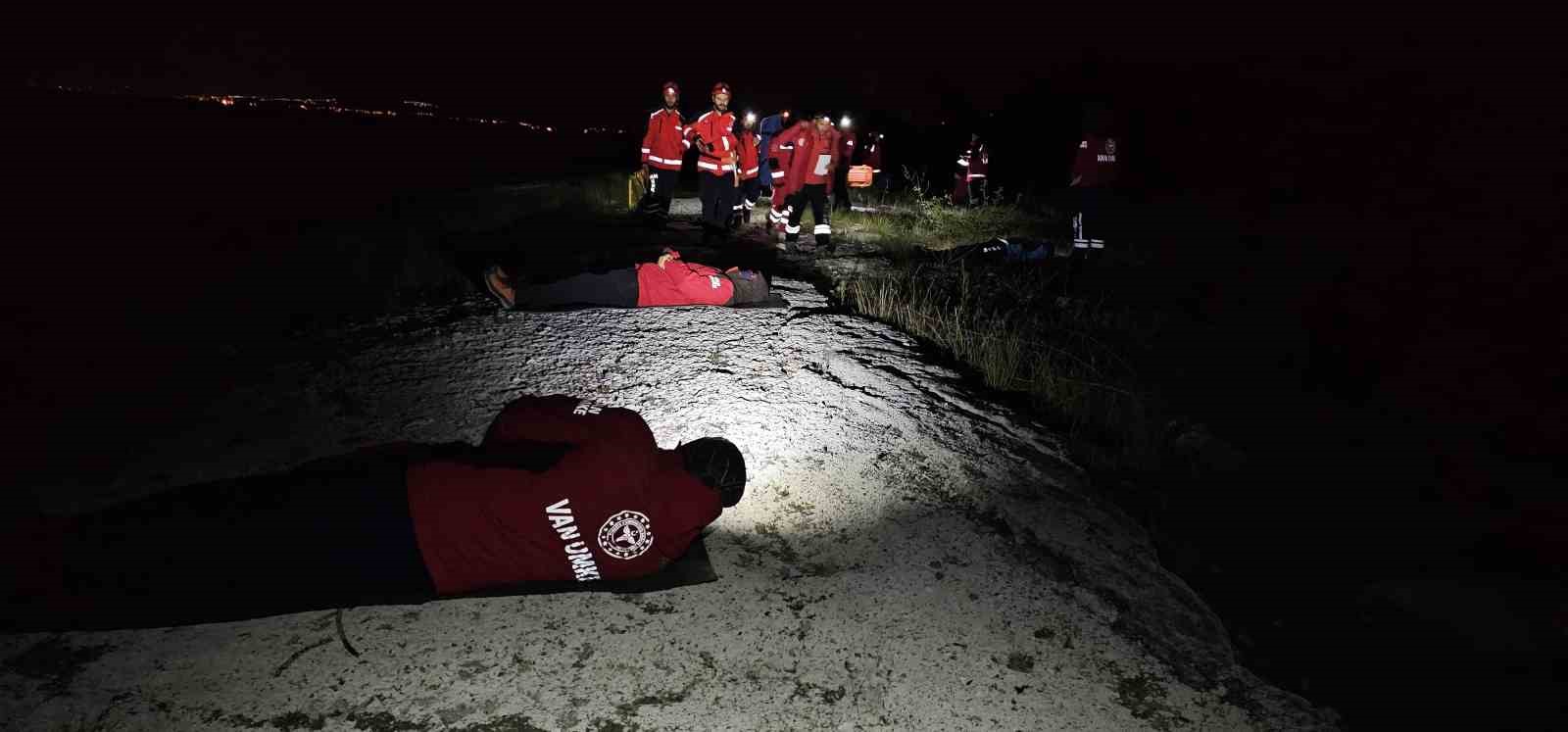 Van’da UMKE gönüllülerine temel eğitim kampı