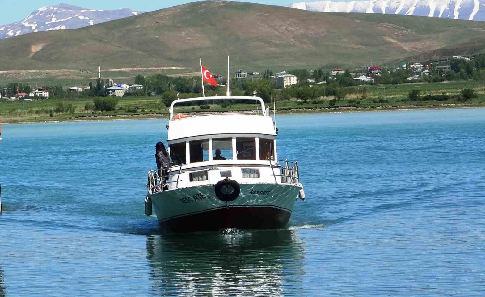 Hilton’dan Van Gölü’nde tekne turu keyfi