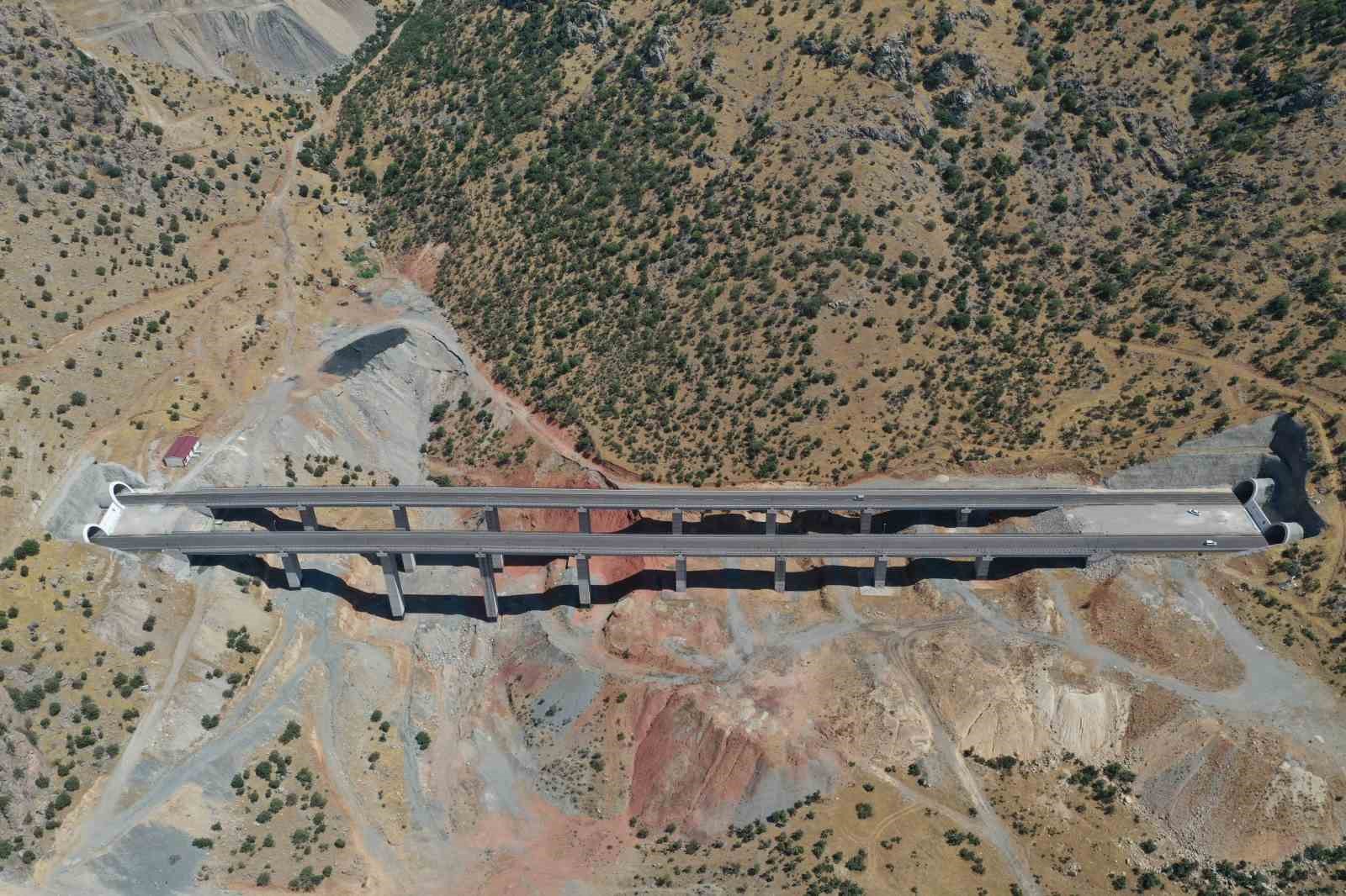 Şırnak-Cizre yolu trafiğe kapatıldı