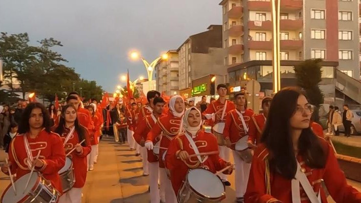 Erciş’te 19 Mayıs bayrak yürüyüşü yapıldı