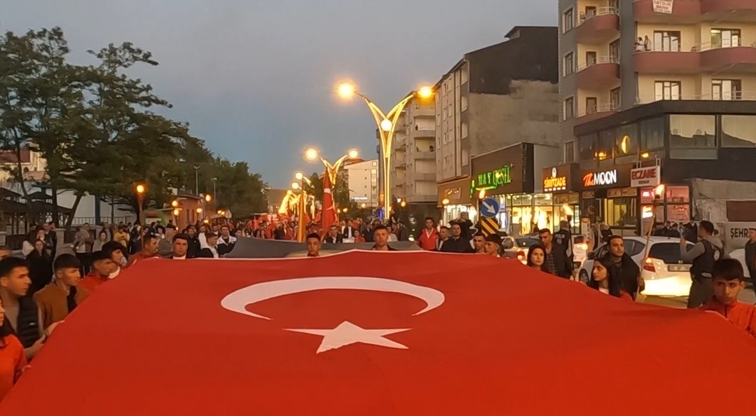 Erciş’te 19 Mayıs bayrak yürüyüşü yapıldı