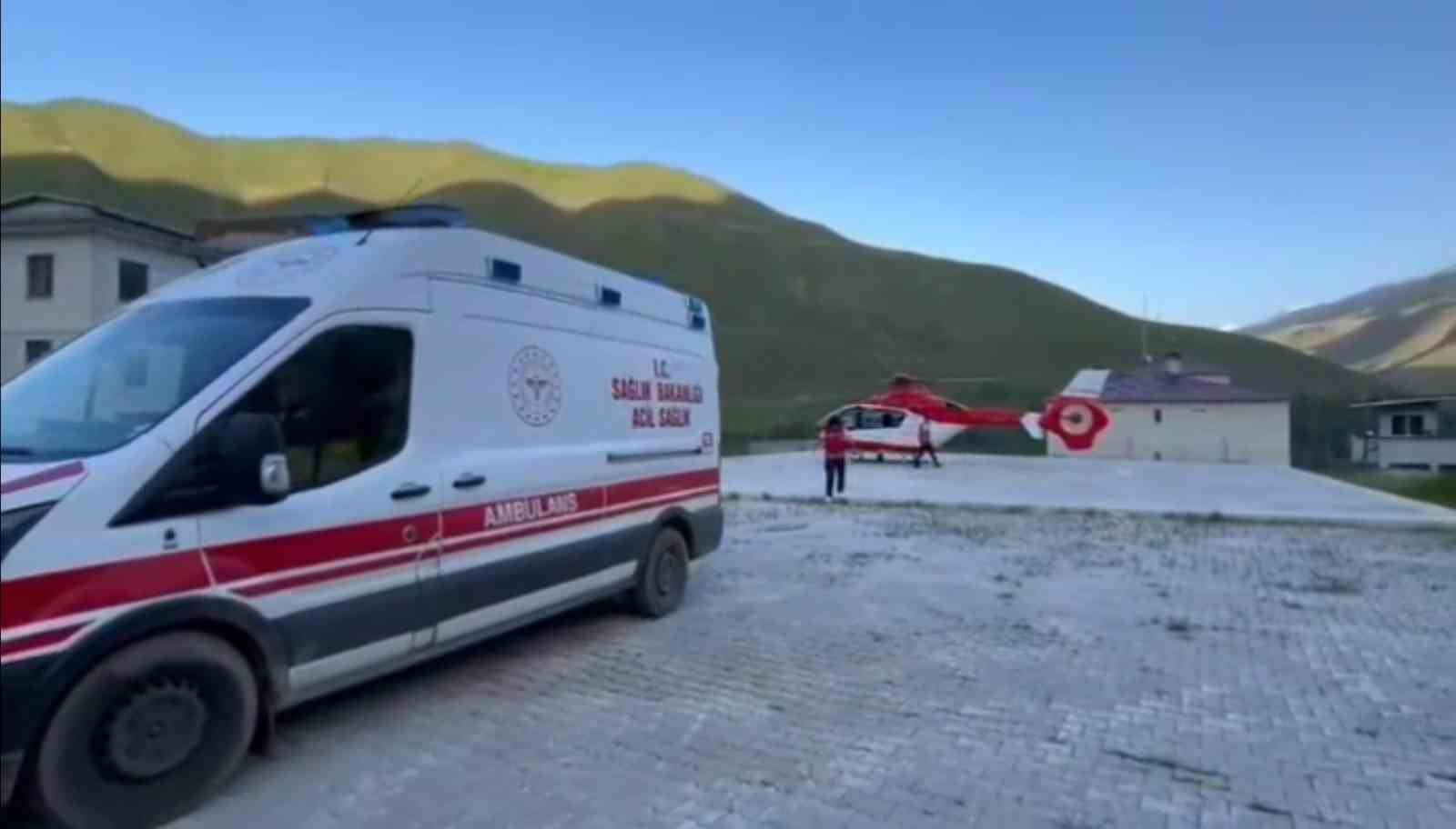 Doğumdan sonra rahatsızlanan kadın için ambulans helikopter havalandı