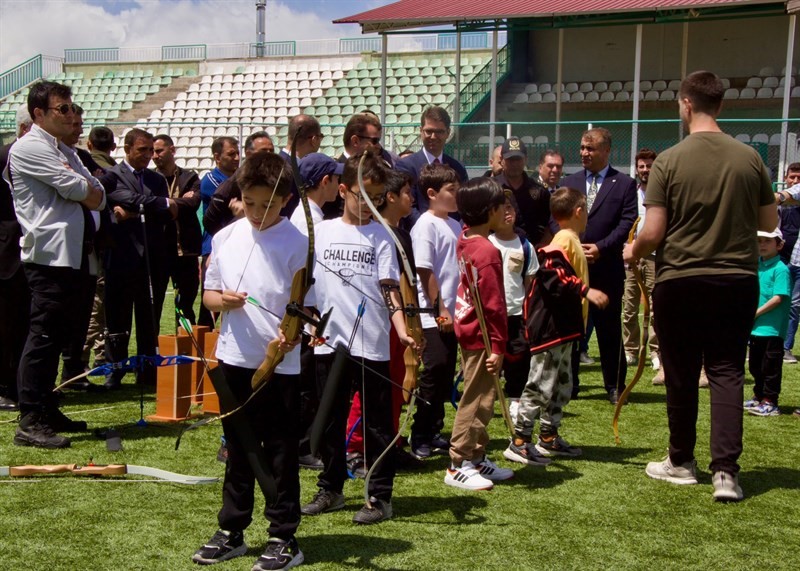 Erciş’te 2. Spor Şenlikleri başladı