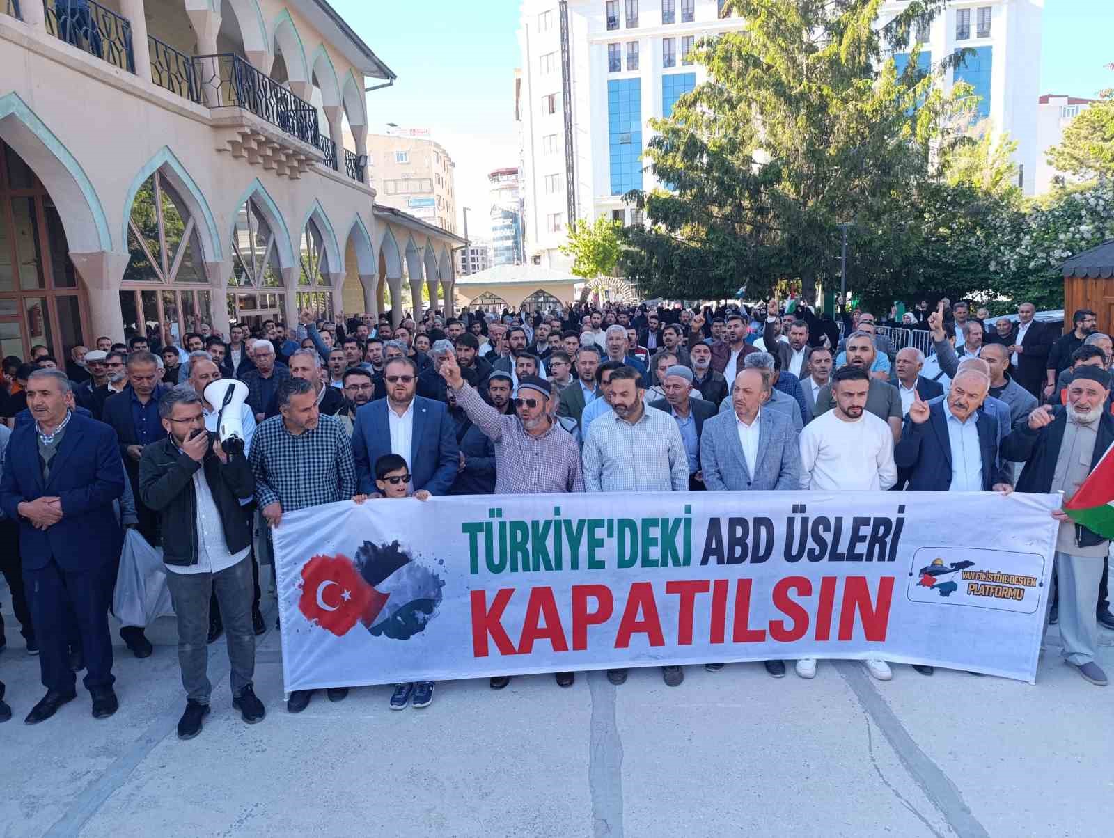 İsrail’in çadır kentteki katliamı Van’da protesto edildi