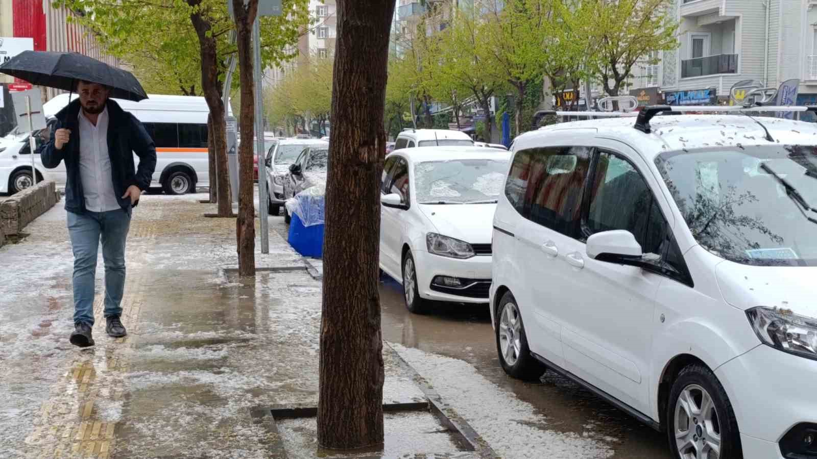 Van’da etkili olan dolu kışı aratmadı