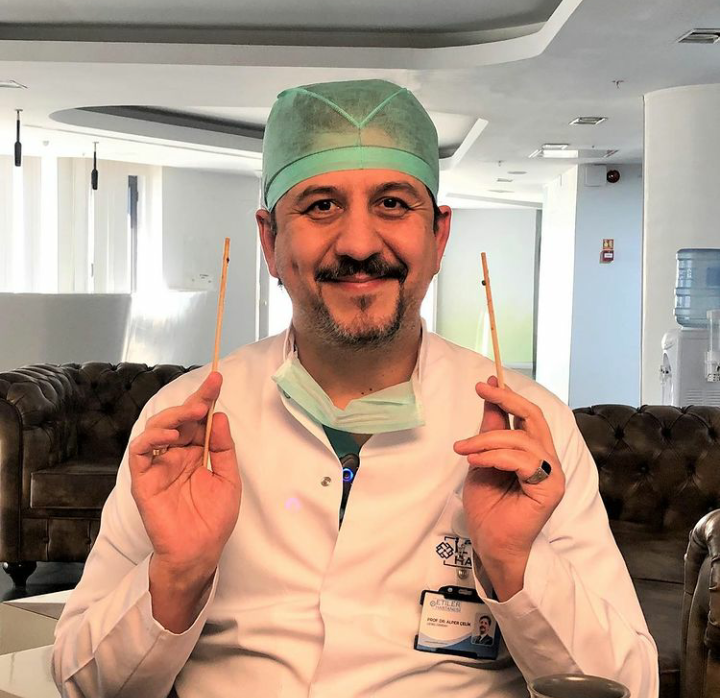 Hastalarının ölümüne neden olan Prof. Dr. Alper Çelik, 3 yıl meslekten men edildi