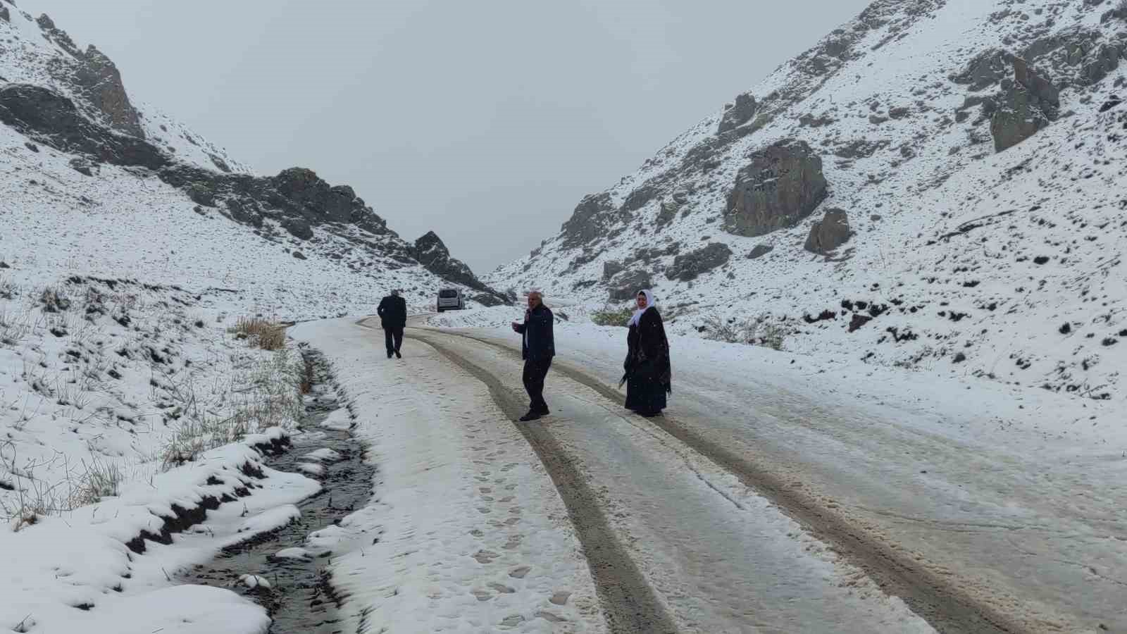 Van’ın yüksek kesimleri mayıs ayında kışı yaşadı