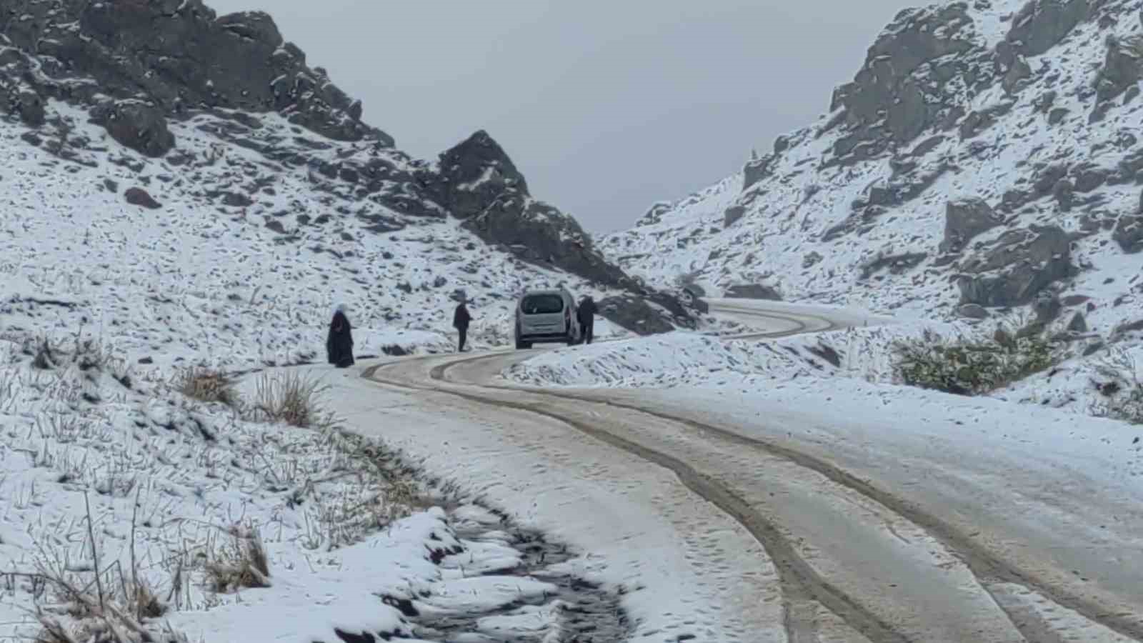 Van’ın yüksek kesimleri mayıs ayında kışı yaşadı