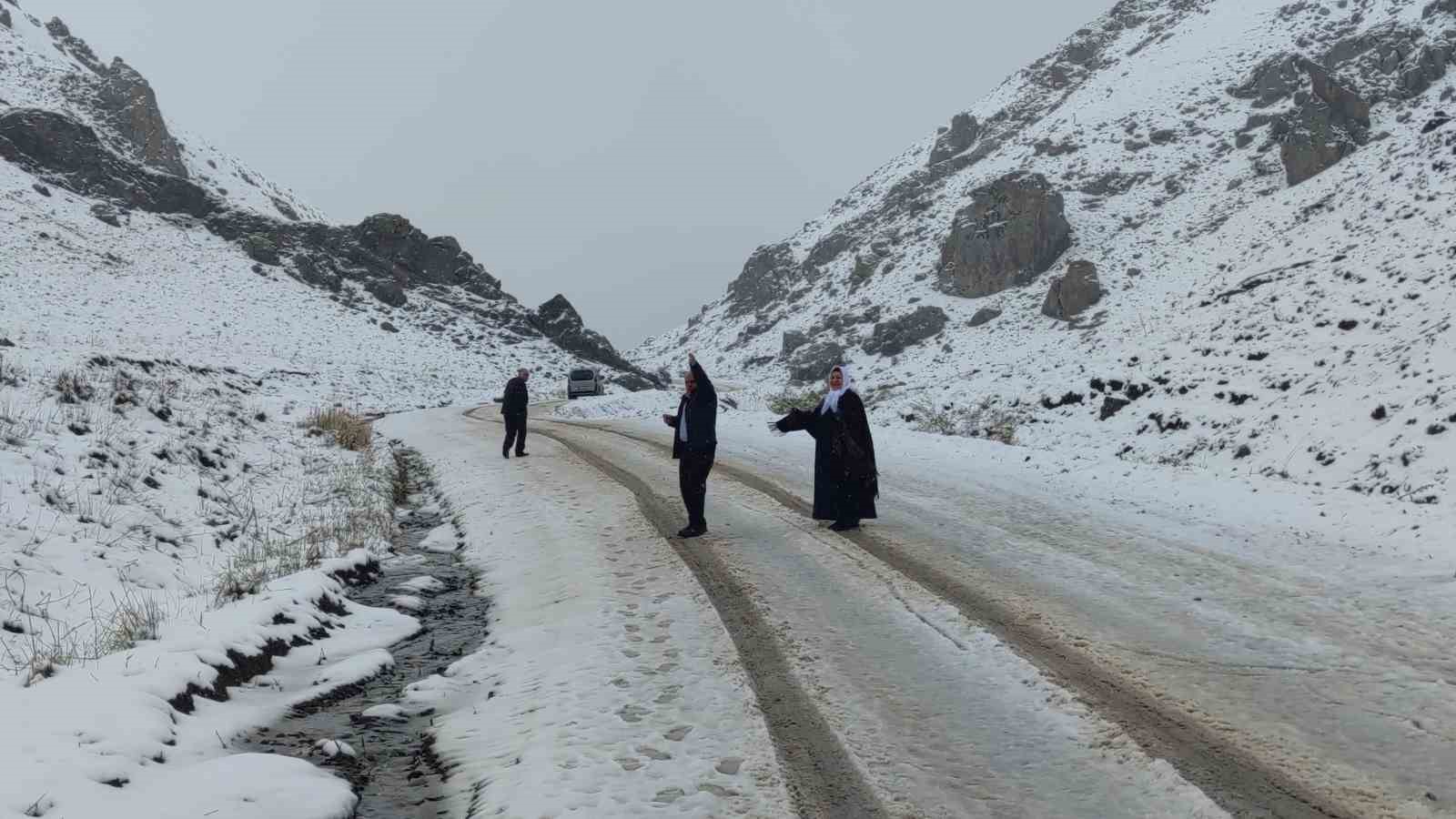 Van’ın yüksek kesimleri mayıs ayında kışı yaşadı