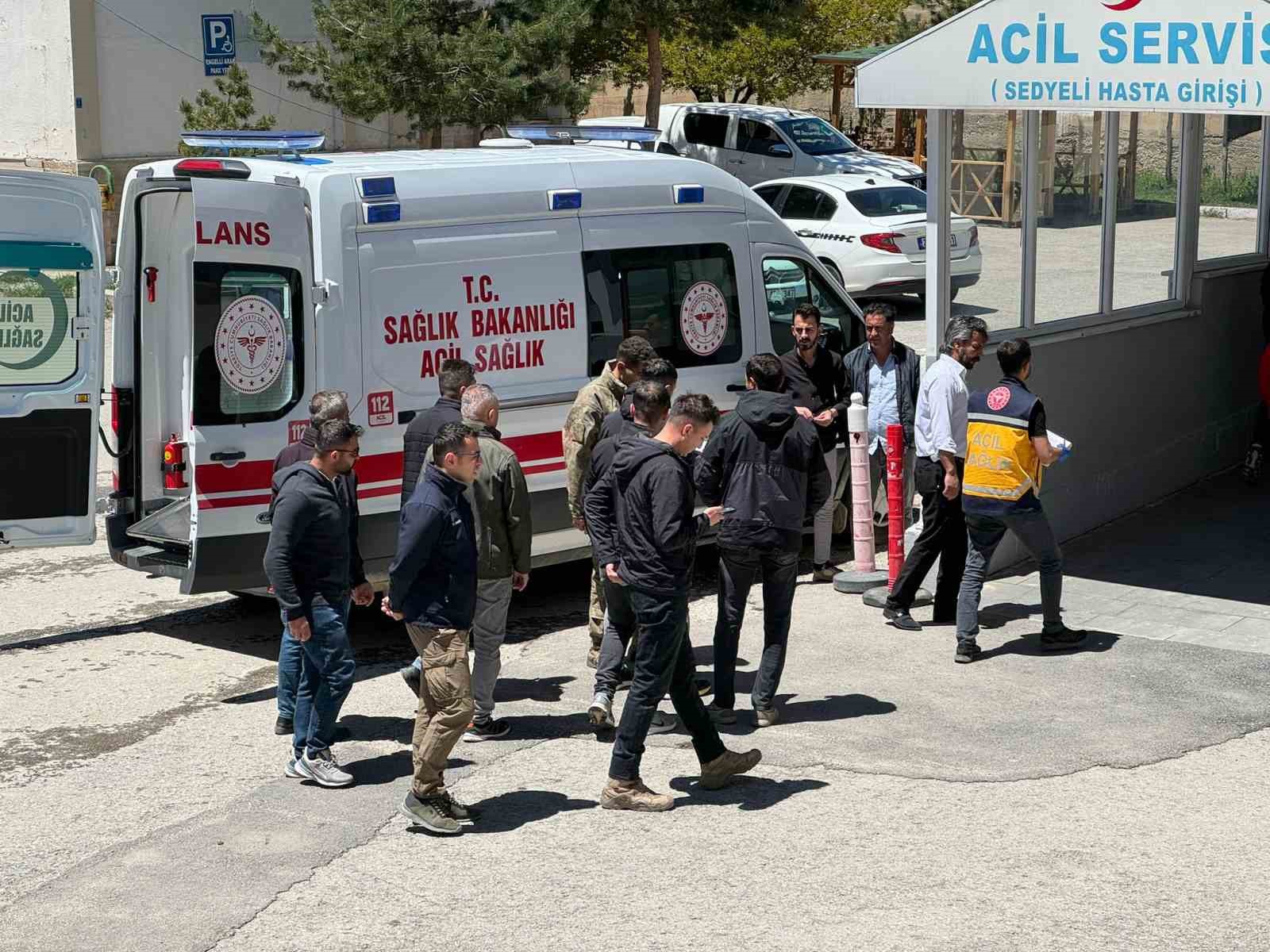 Başkale’de askeri araç kaza yaptı: 11 yaralı