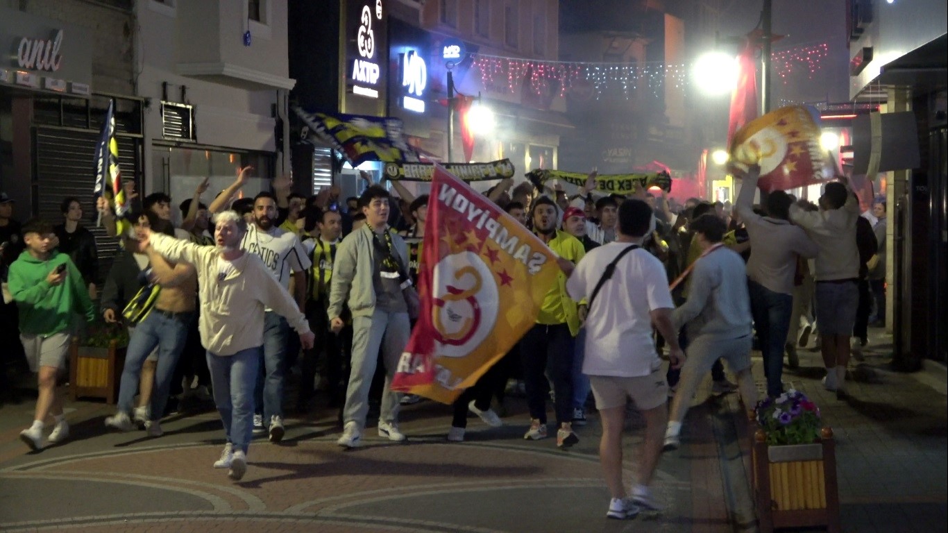 Derbi maçı sonrasında tehlikeli yakınlaşmayı polis engelledi