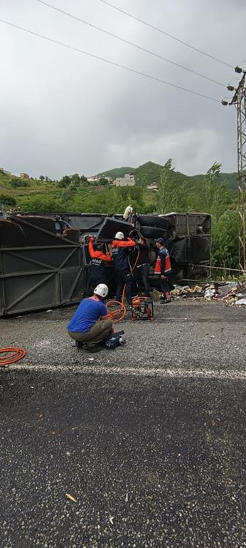 Yolcu otobüsü tırla çarpıştı: 2 ölü, 4’ü ağır 30 yaralı