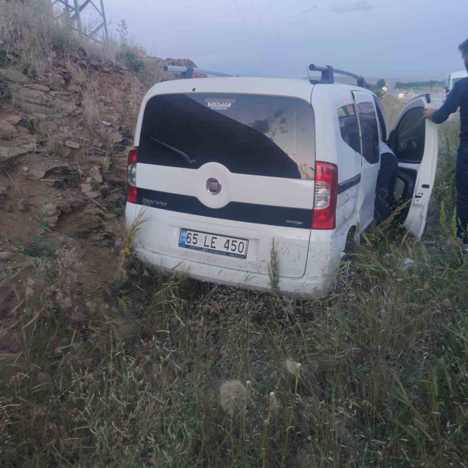 Hafif ticari araç kontrolden çıktı: 1 yaralı