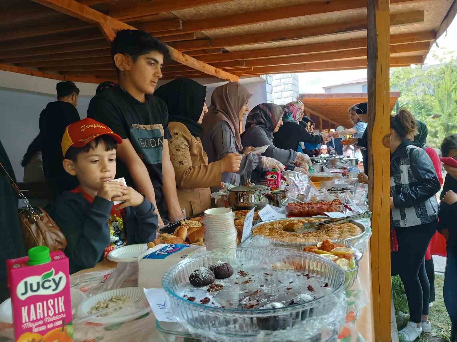 Özalp’te yöresel yemekler görücüye çıktı