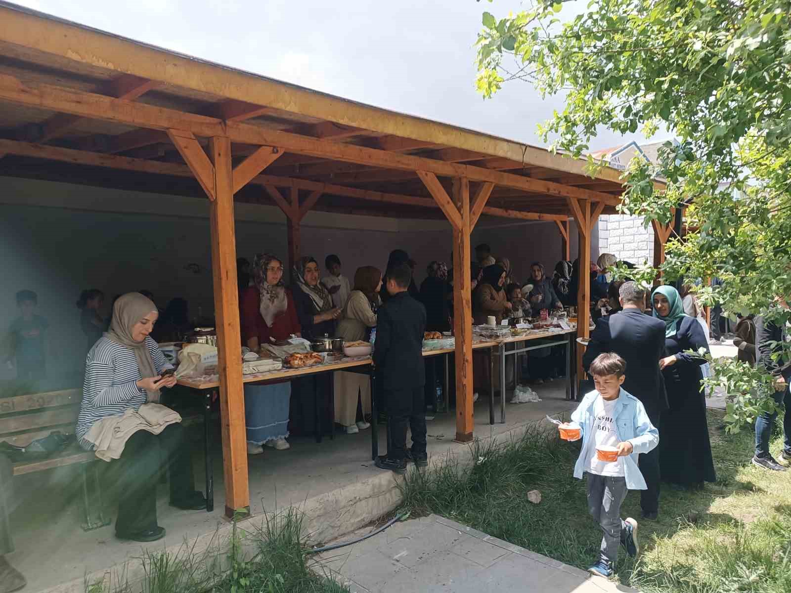 Özalp’te yöresel yemekler görücüye çıktı