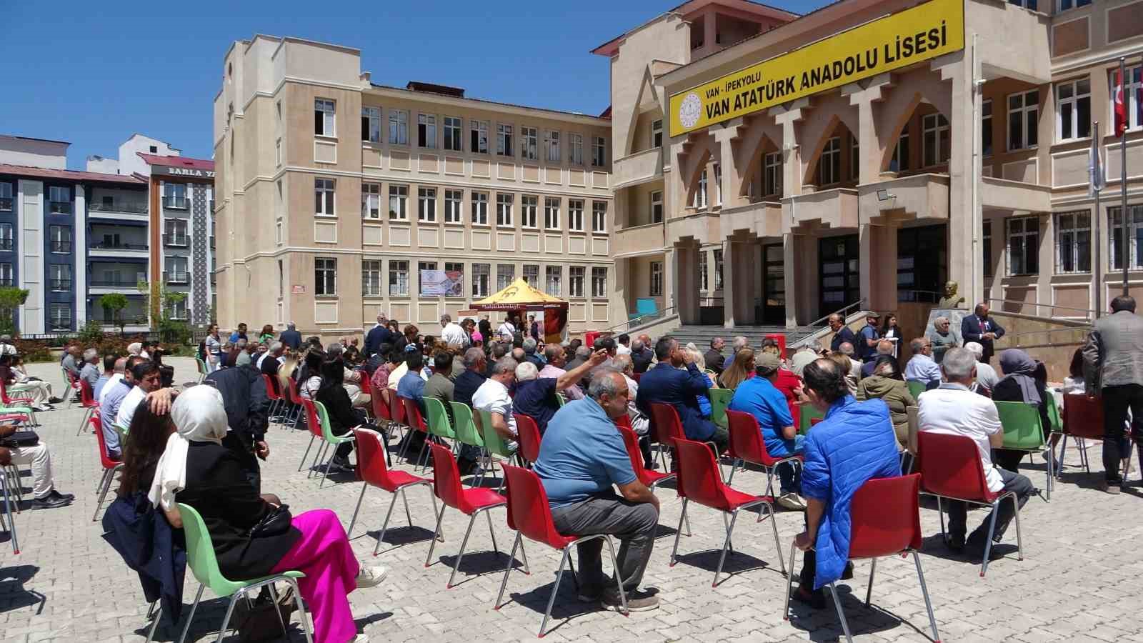 Van Atatürk Lisesi mezunları bir araya geldi