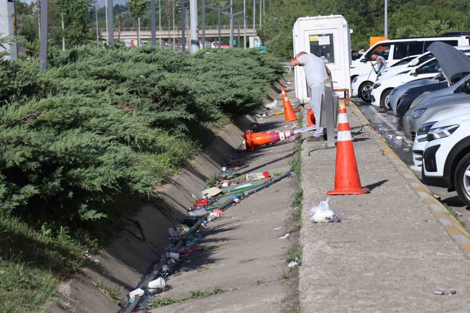 Tatilcilerden geriye çöpler kaldı