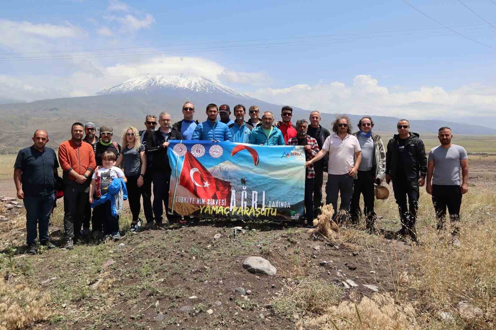 Ağrı Dağı’nda Avrupa yamaç paraşütü rekoru kırıldı