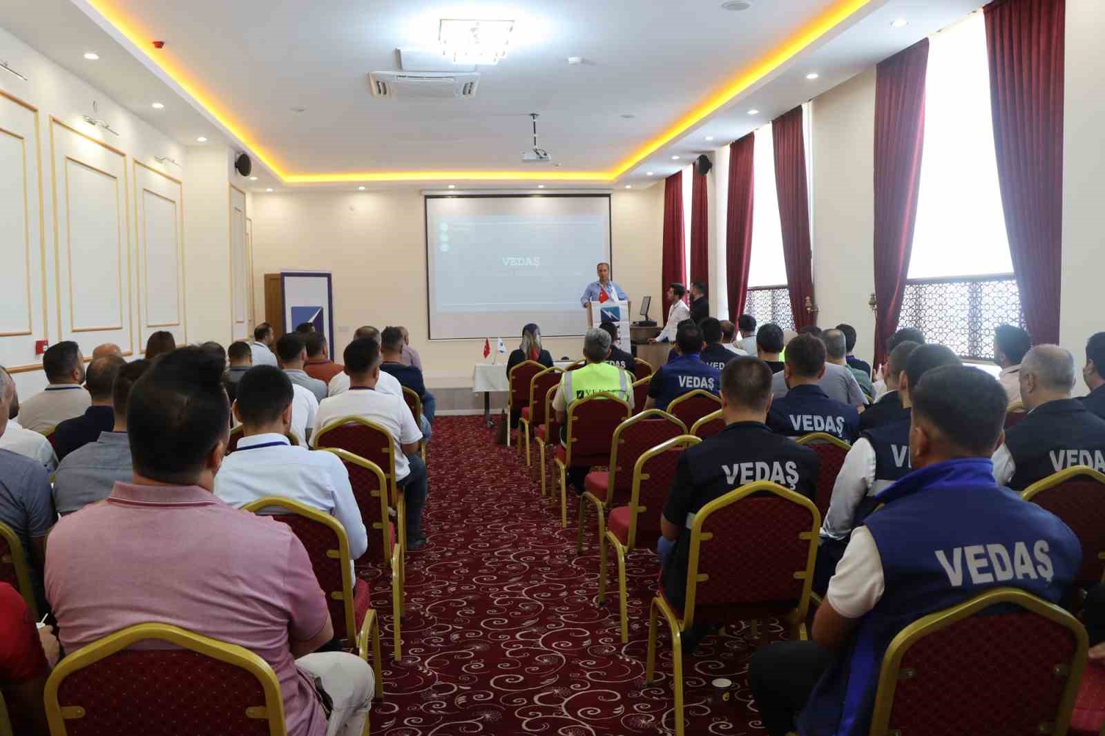 VEDAŞ’tan çalışanlarına mesleki eğitim semineri