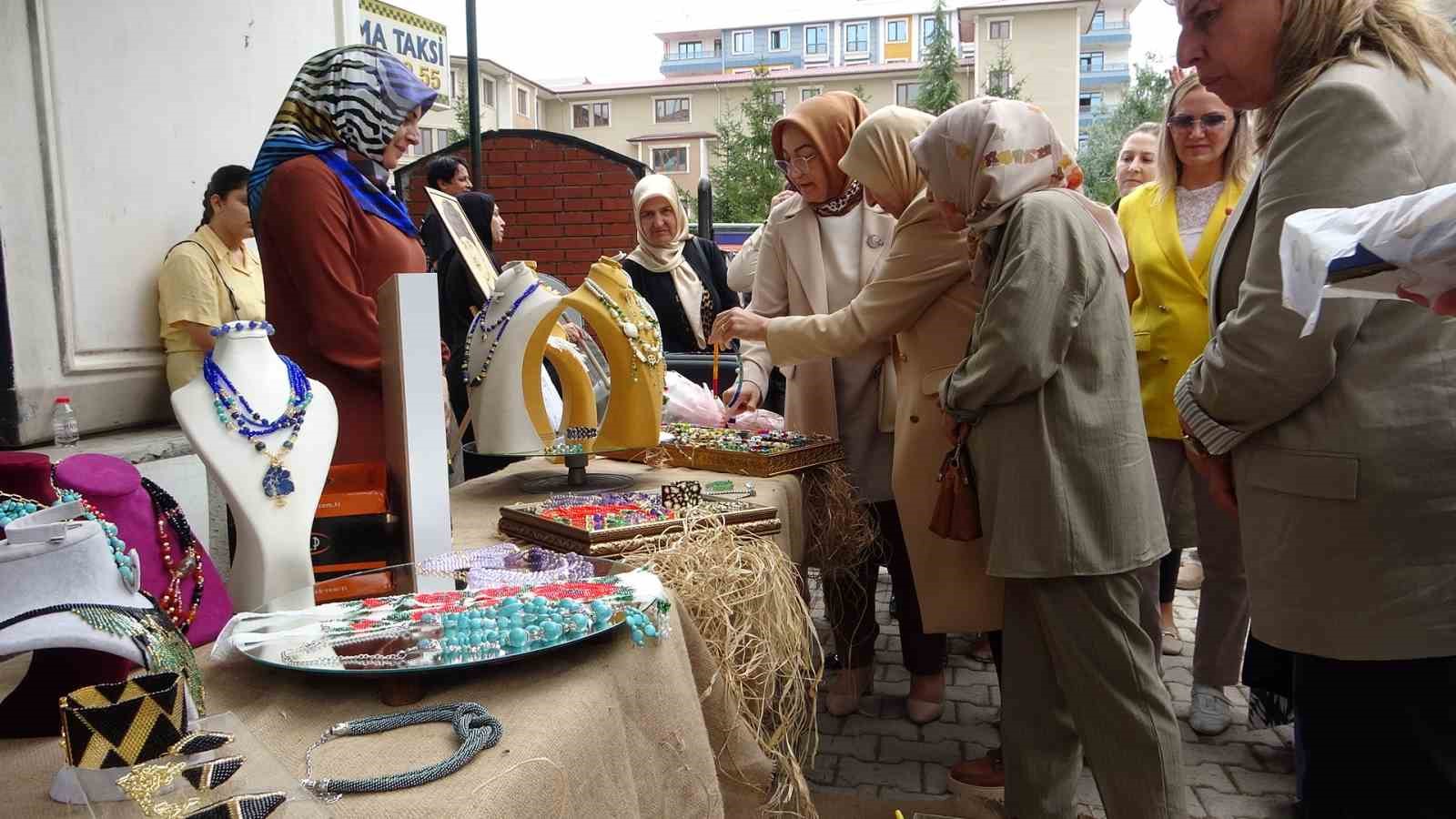 İpekyolu ADEM’den yılsonu sergisi