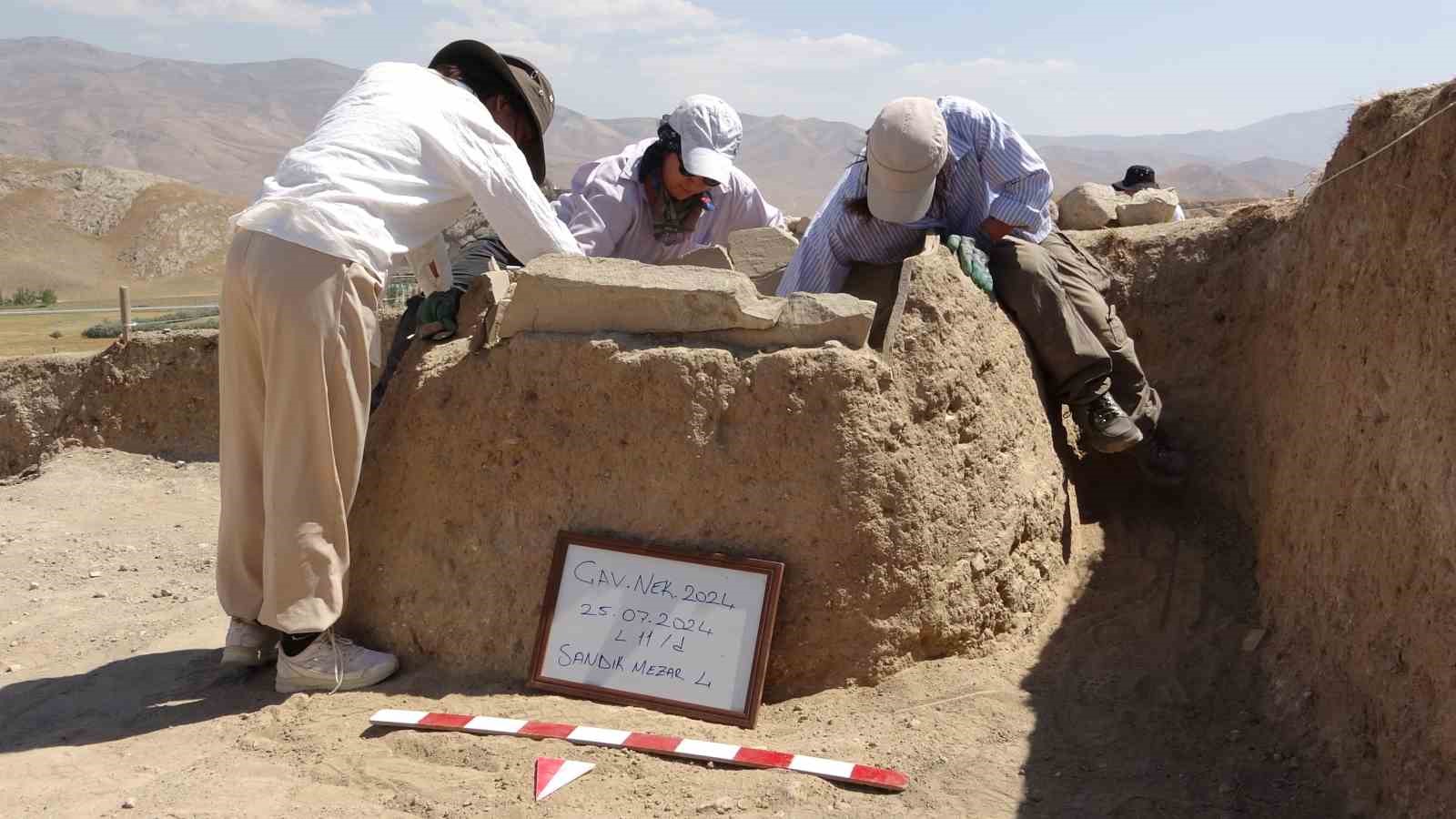 Urartu’nun yeni ölü gömme tipine rastlandı