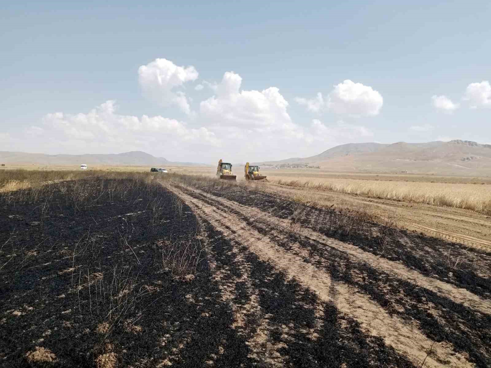 Van’da tarım arazisinde yangın