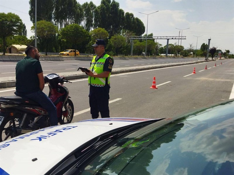 Erciş’te polis ve jandarmadan eş zamanlı ortak uygulama