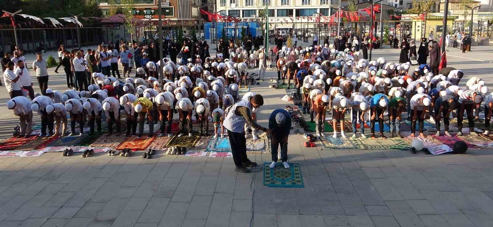 Van’da ‘Hayat Namazla Güzeldir’ etkinliği