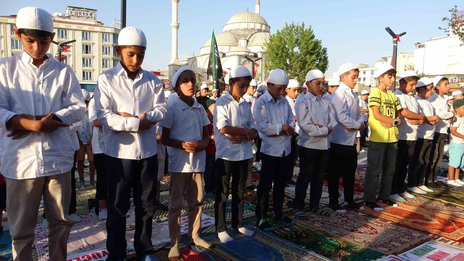 Van’da ‘Hayat Namazla Güzeldir’ etkinliği