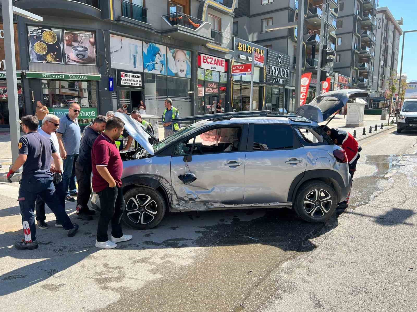 Van’da otomobiller çarpıştı: 1 yaralı