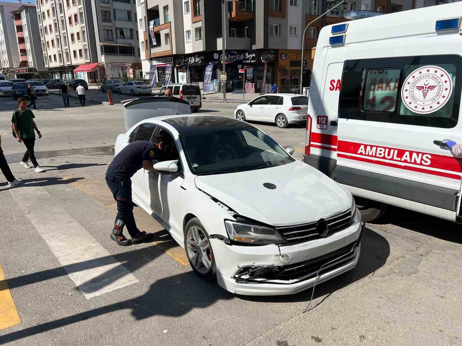 Van’da otomobiller çarpıştı: 1 yaralı