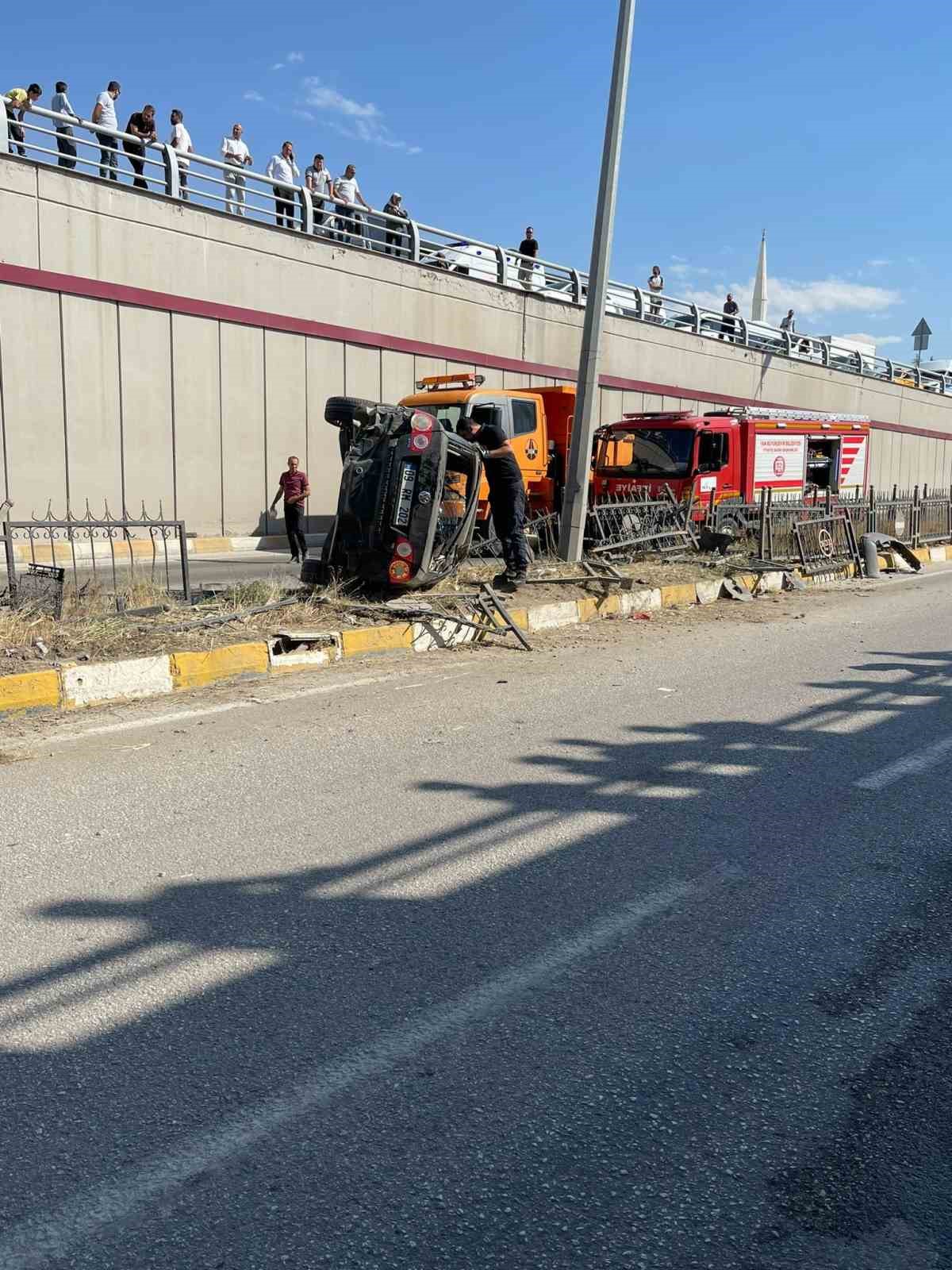 Kontrolden çıkan otomobil takla attı: 3 yaralı