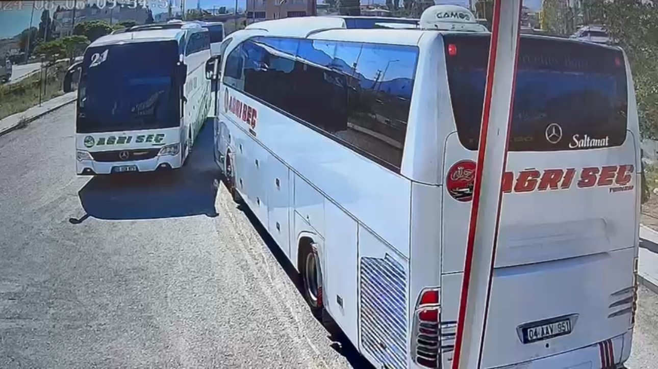 Ankara’da kaza yapan otobüsün Ağrı’dan çıktığı anlar güvenlik kameralarına yansıdı