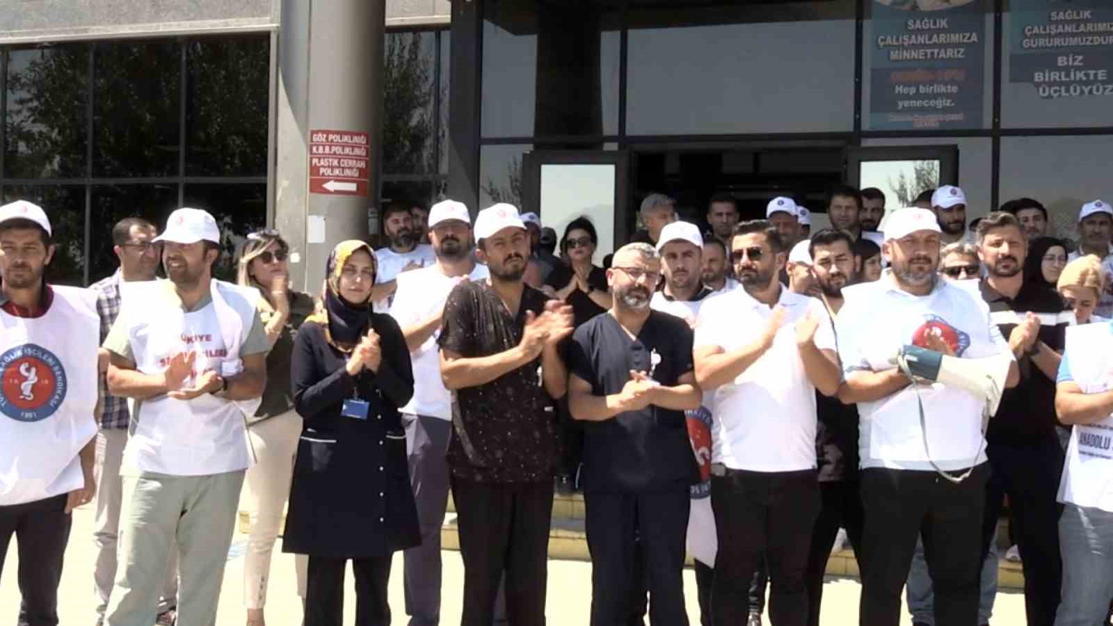 Van’da görevli hemşireye darp protesto edildi