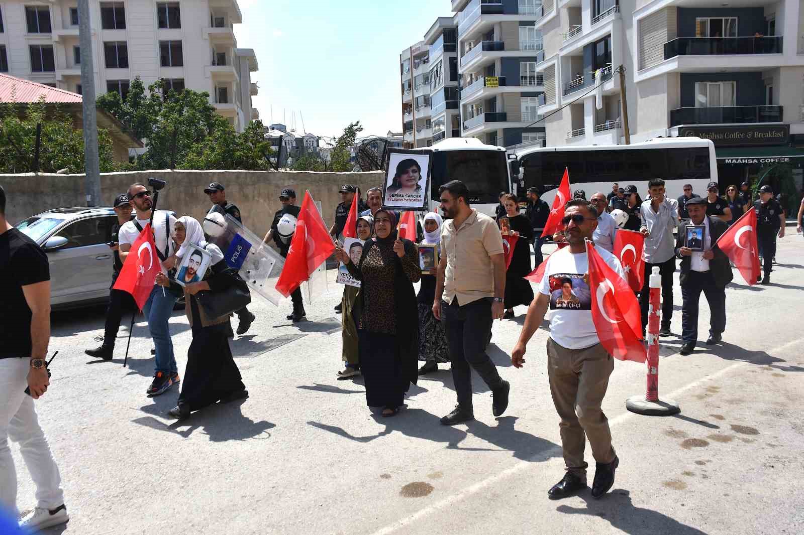 Van annelerinin evlat nöbetine bir aile daha katıldı