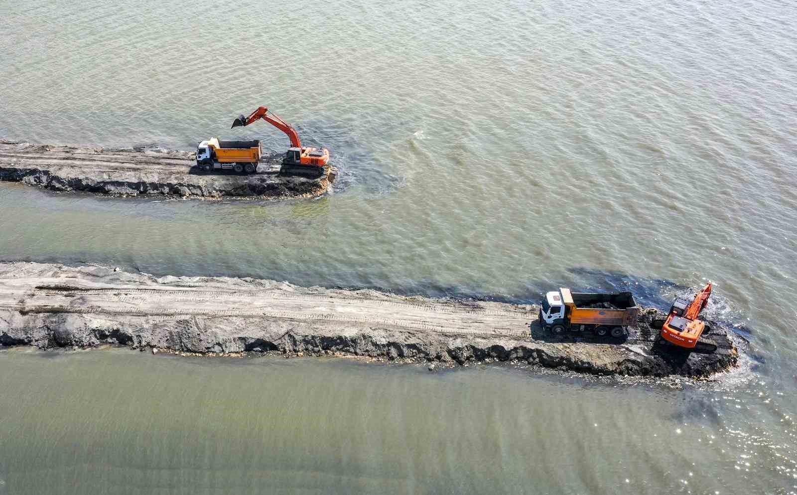 Van Gölü dip çamuru temizliğinin iki etabı tamamlandı