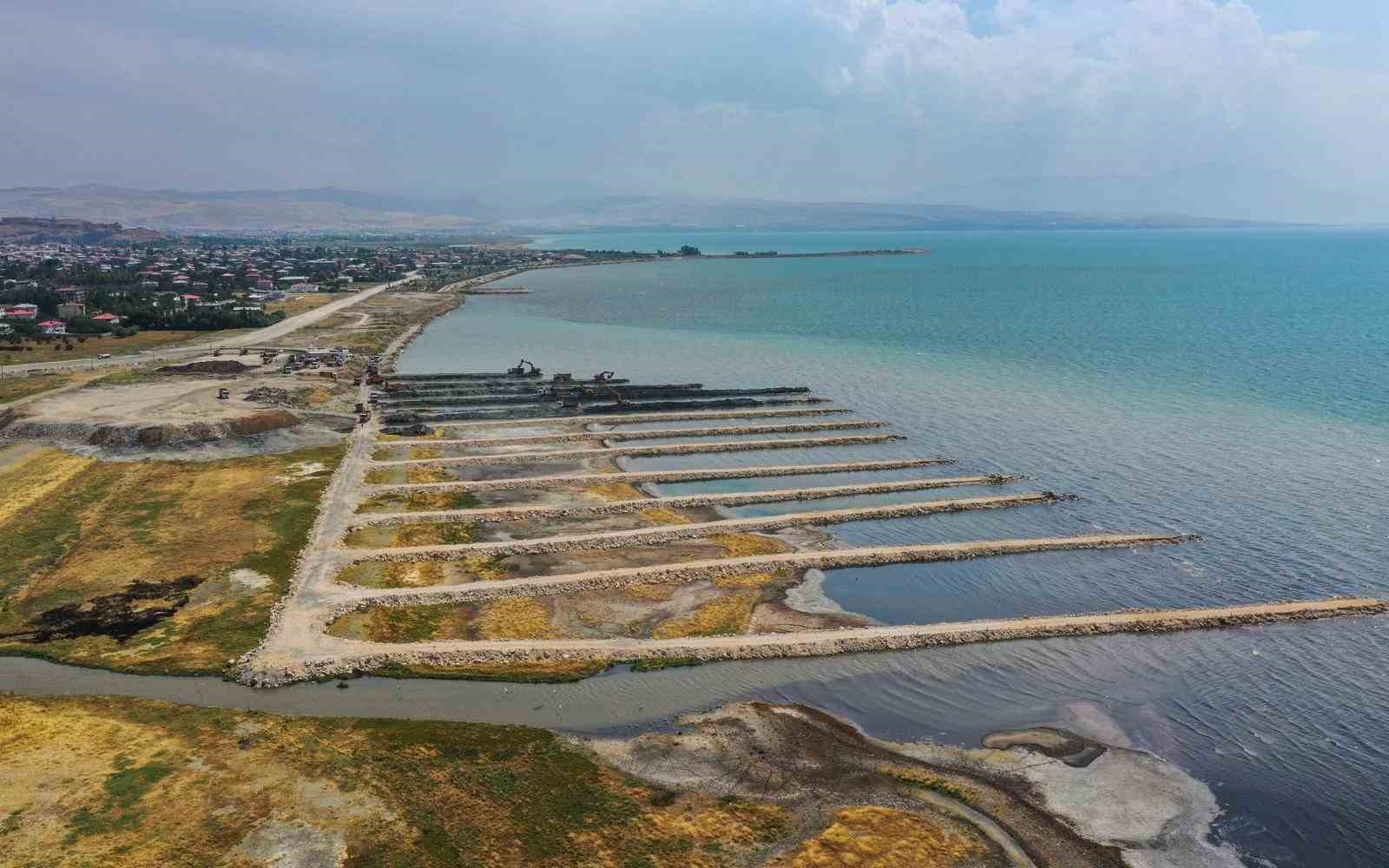 Van Gölü dip çamuru temizliğinin iki etabı tamamlandı